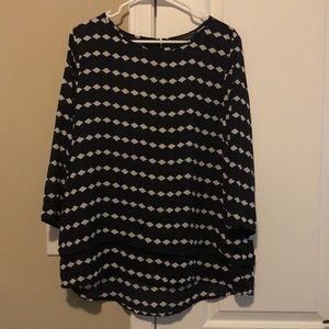 Lightweight quarter sleeve blouse